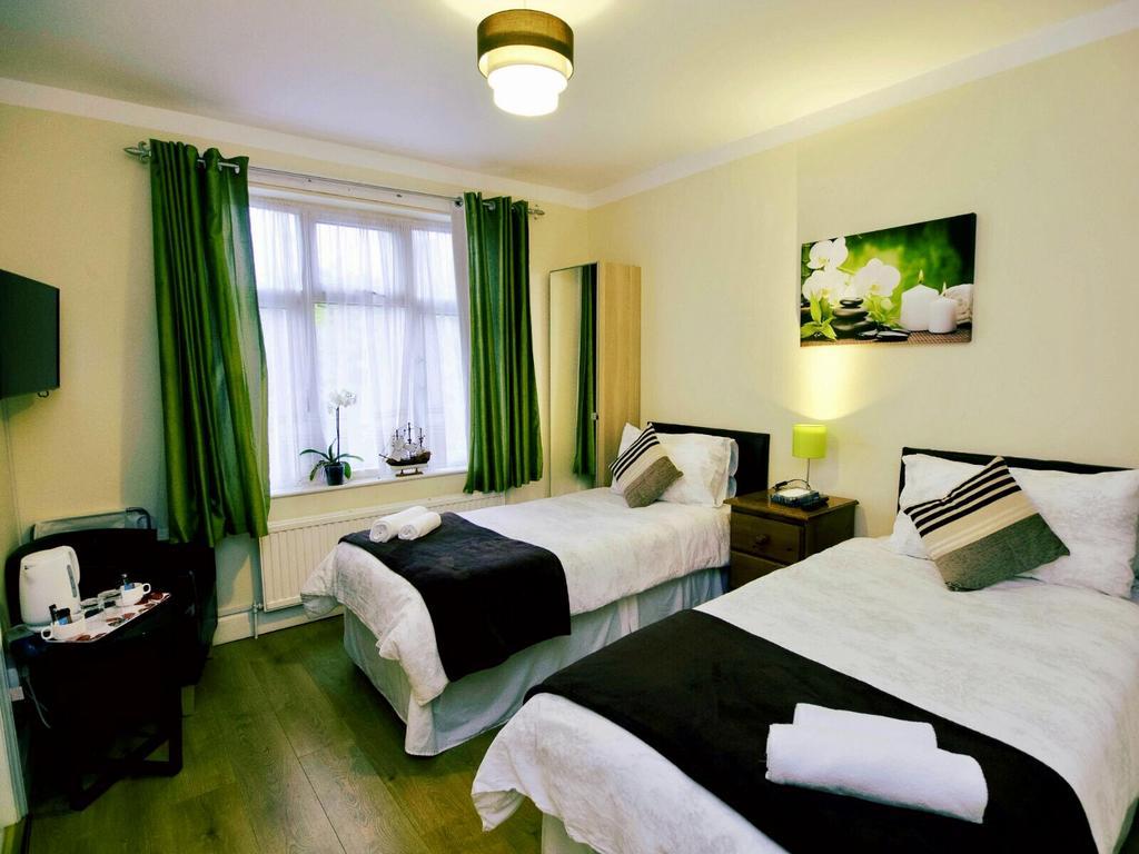 Gable Lodge London B&B Энфилд Экстерьер фото