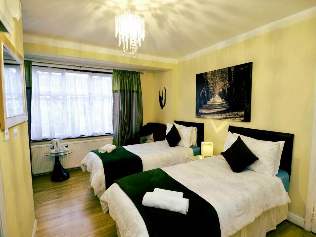 Gable Lodge London B&B Энфилд Экстерьер фото