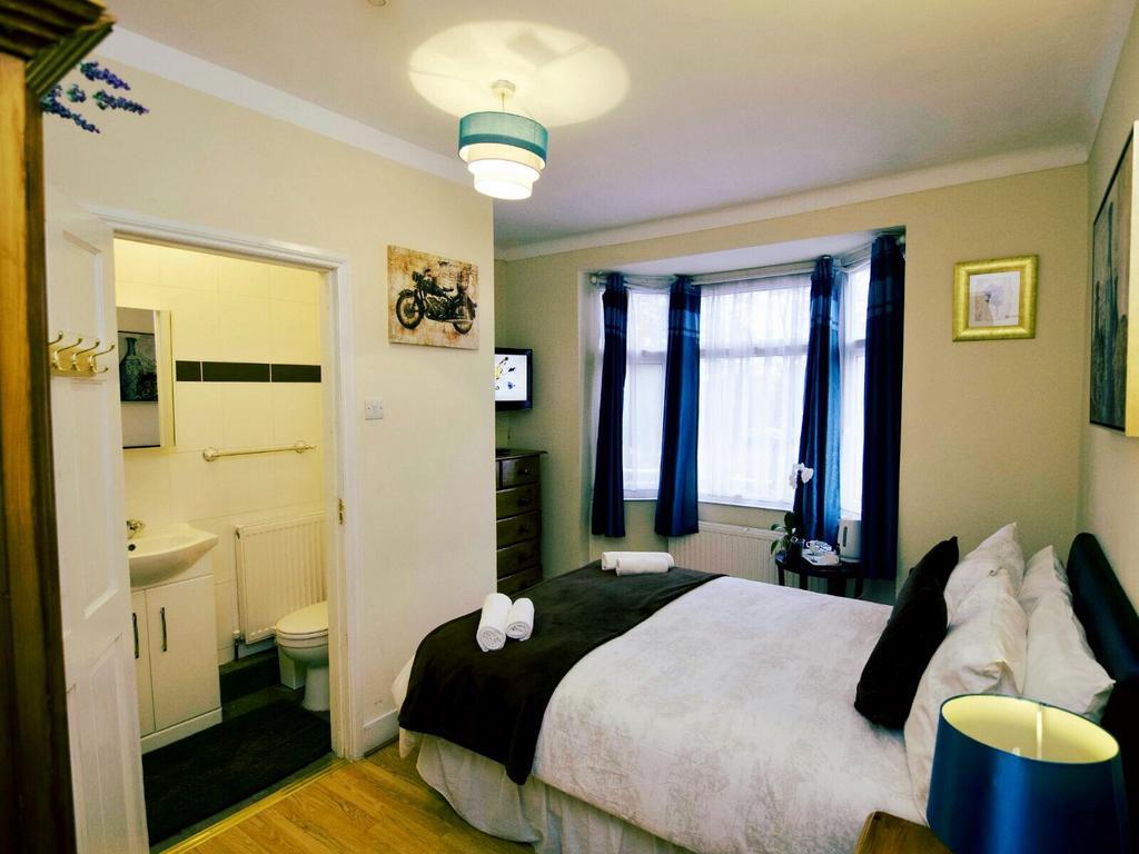 Gable Lodge London B&B Энфилд Экстерьер фото