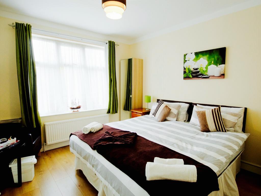Gable Lodge London B&B Энфилд Экстерьер фото